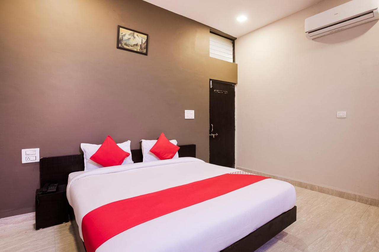 Oyo 39381 Kalajanki Otel Ujjain Dış mekan fotoğraf